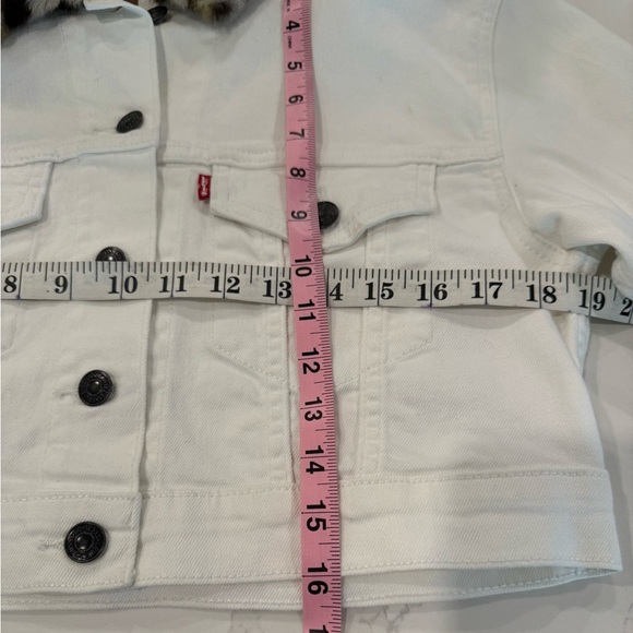 Levi's White Denim Jacket with Black Button - Picture 6 of 8
